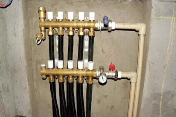 地暖分水器這樣使用才正確，用20年都不會(huì)壞！